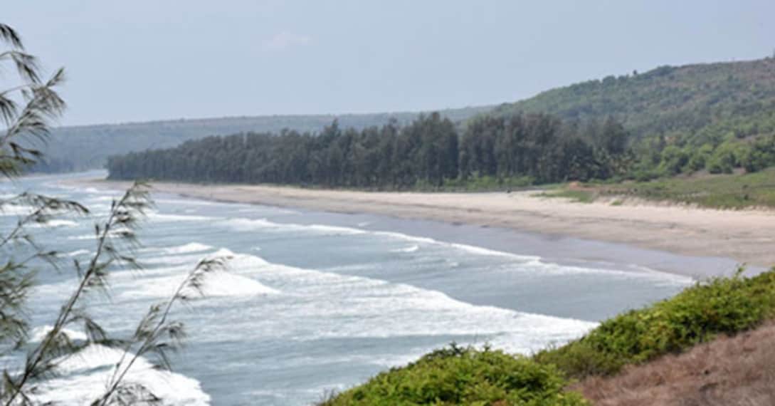 Beach trekking across Aare Ware beach-5